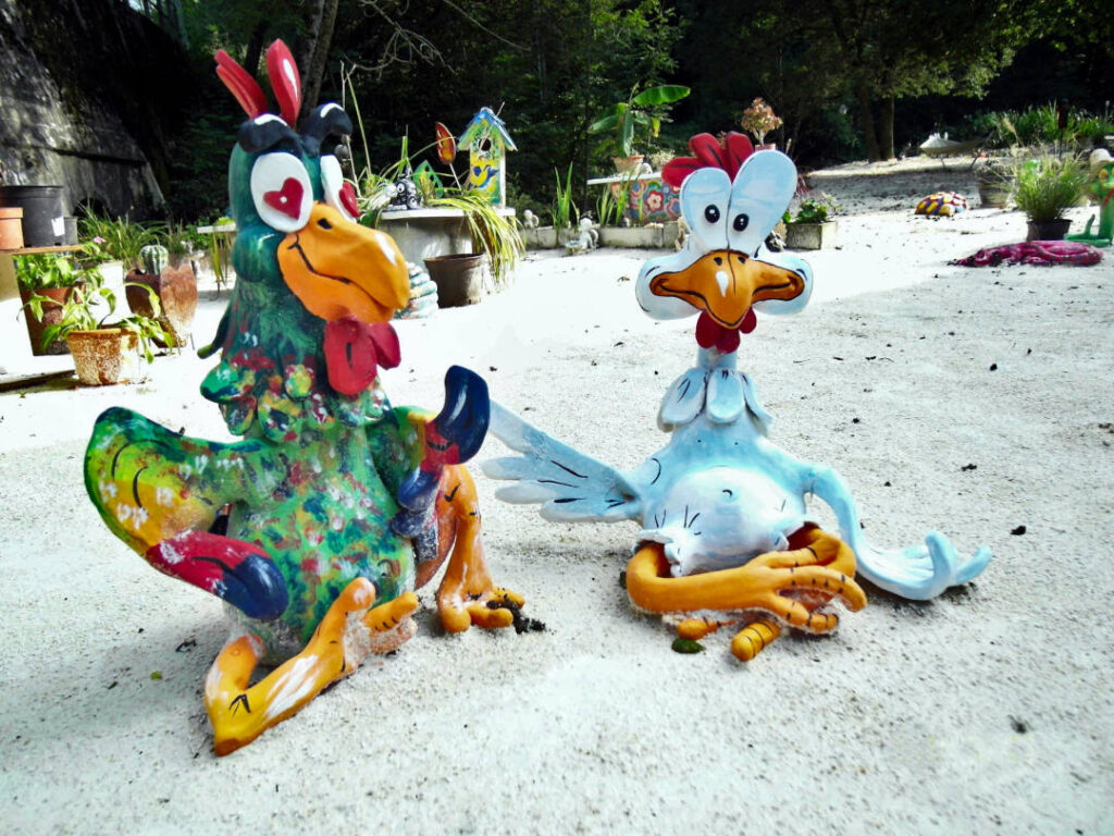 Gockel und Huhn Skulptur