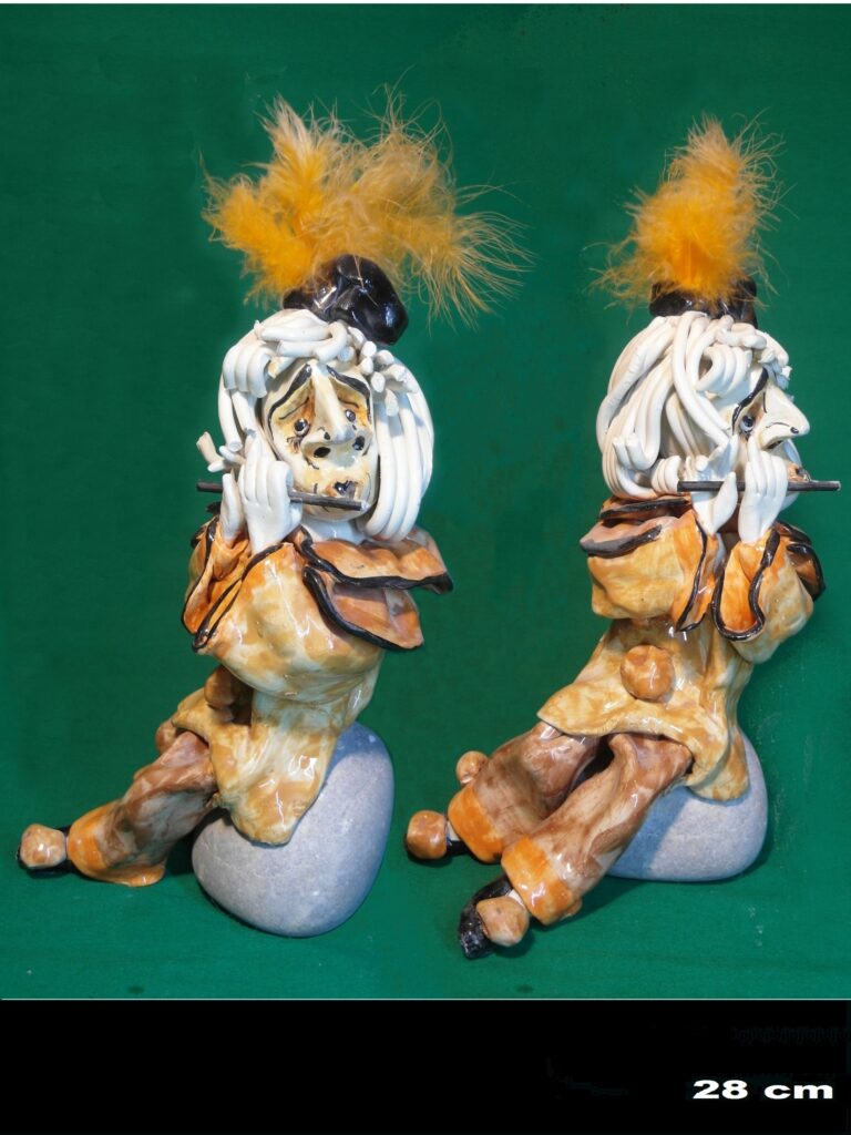 Pierrot auf Stein Fasnachtsfiguren